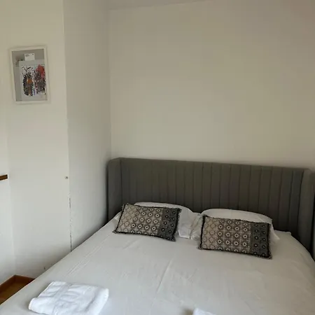 In West-eichbuehlstr 62-66 * Zürich